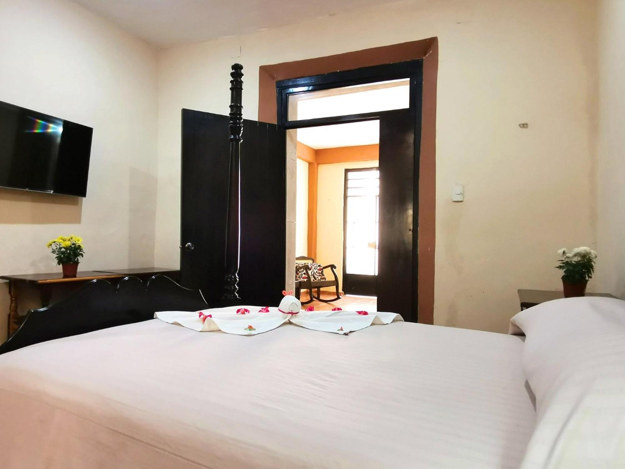 Hotel Casa Pellegrin Мерида Экстерьер фото